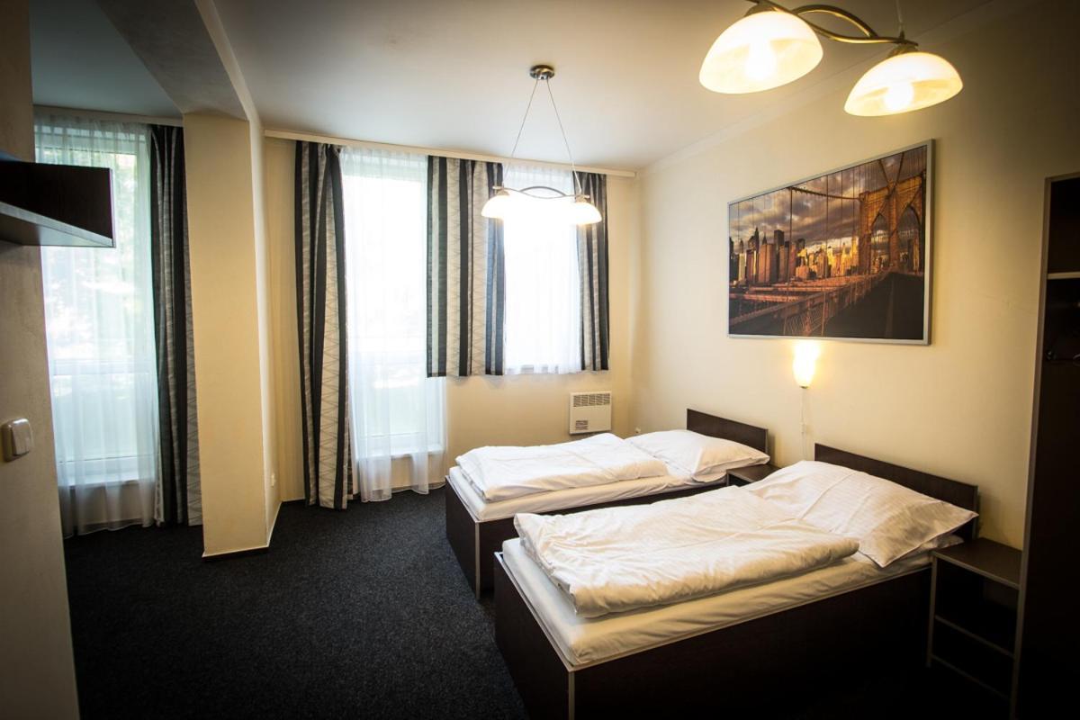 Hotel Sazavsky Ostrov Sazava  Ngoại thất bức ảnh
